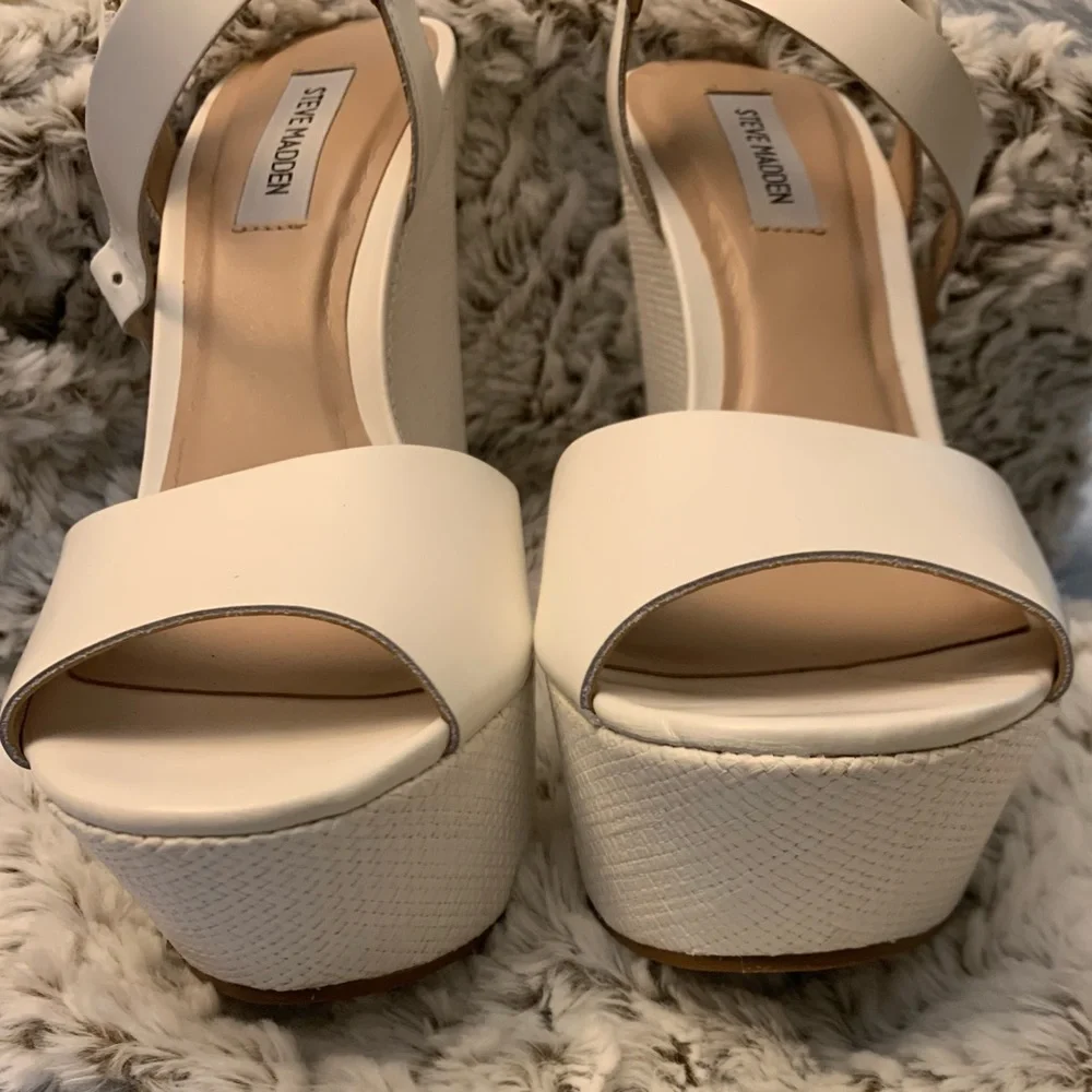 Steve Madden Citrus platform wedge strap sandals white preowned EUC - Picture 5 of 11